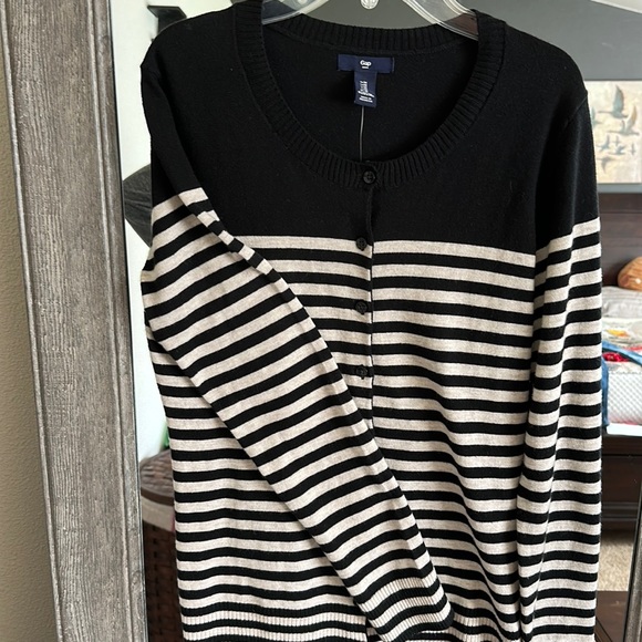 🌸Gap NWT cardigan size M. - Picture 14 of 17